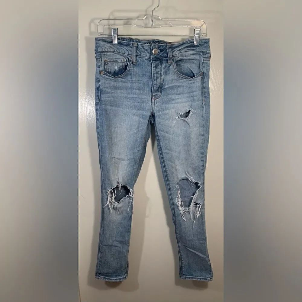 American eagle GUC Tom girl distressed button fly jeans Size 2